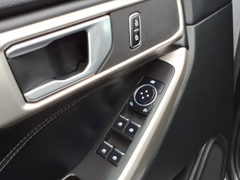 Certified 2023 Ford Explorer XLT w/ Equipment Group 202A image 15