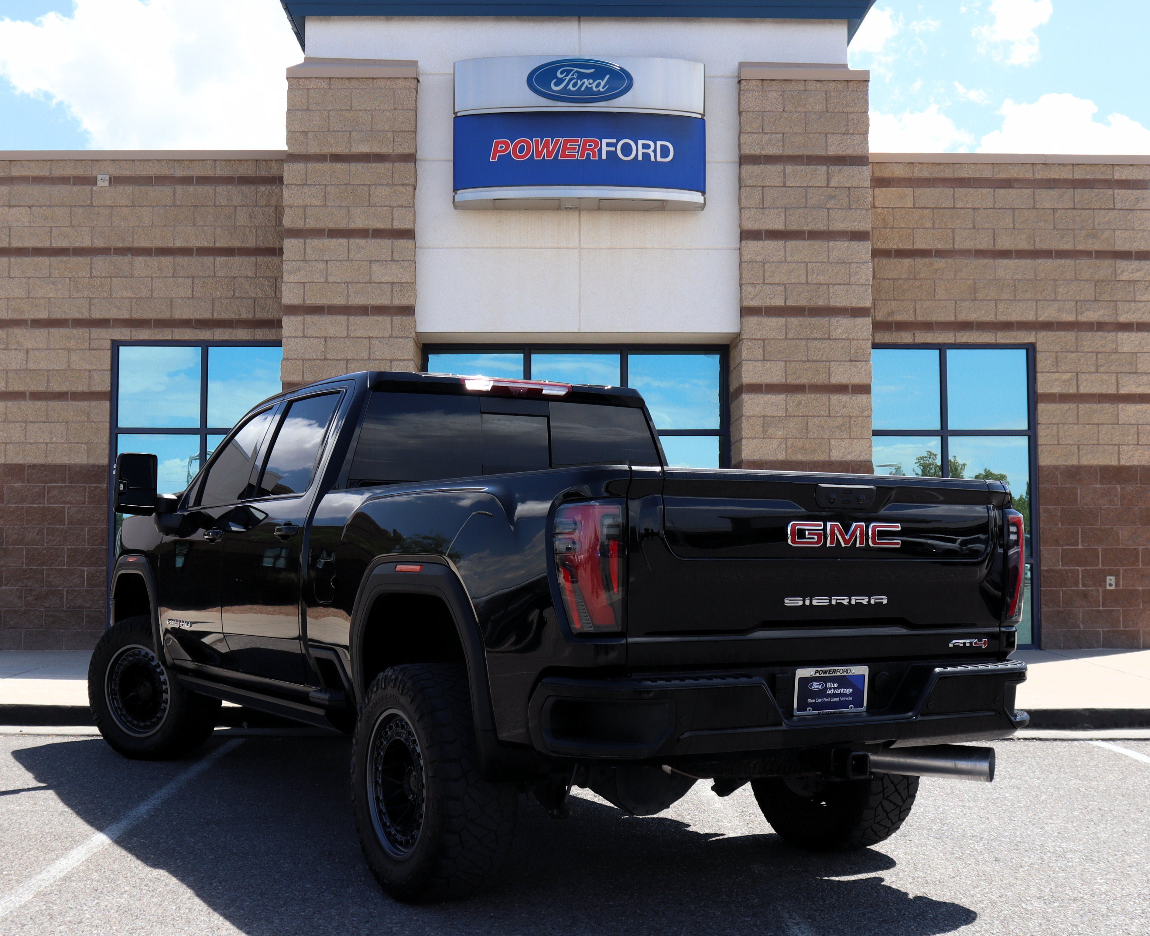 Used 2024 GMC Sierra 2500 AT4 w/ AT4 Premium Plus Package AWD/4WD image 8