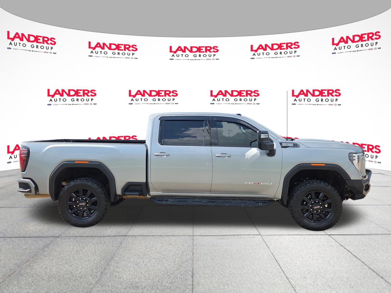 Used 2025 GMC Sierra 2500 AT4 w/ Technology Package AWD/4WD image 2