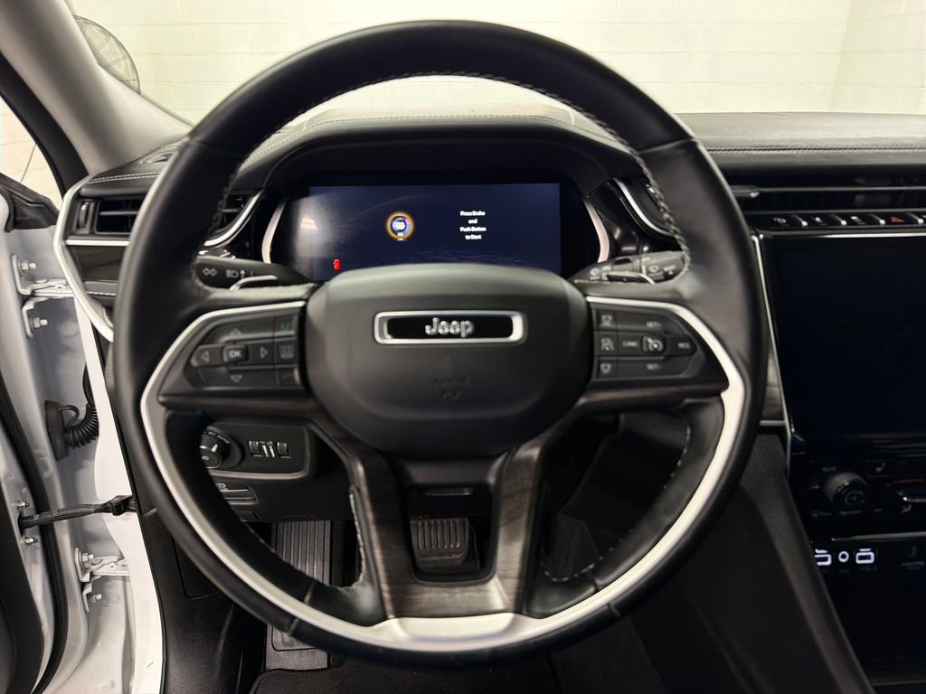 Used 2022 Jeep Grand Cherokee L Limited w/ Black Appearance Package AWD/4WD image 18