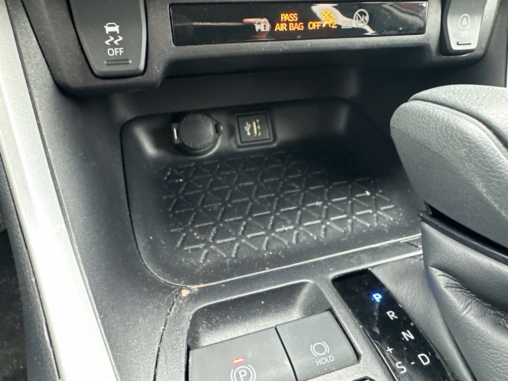 Used 2025 Toyota RAV4 XLE AWD/4WD image 47