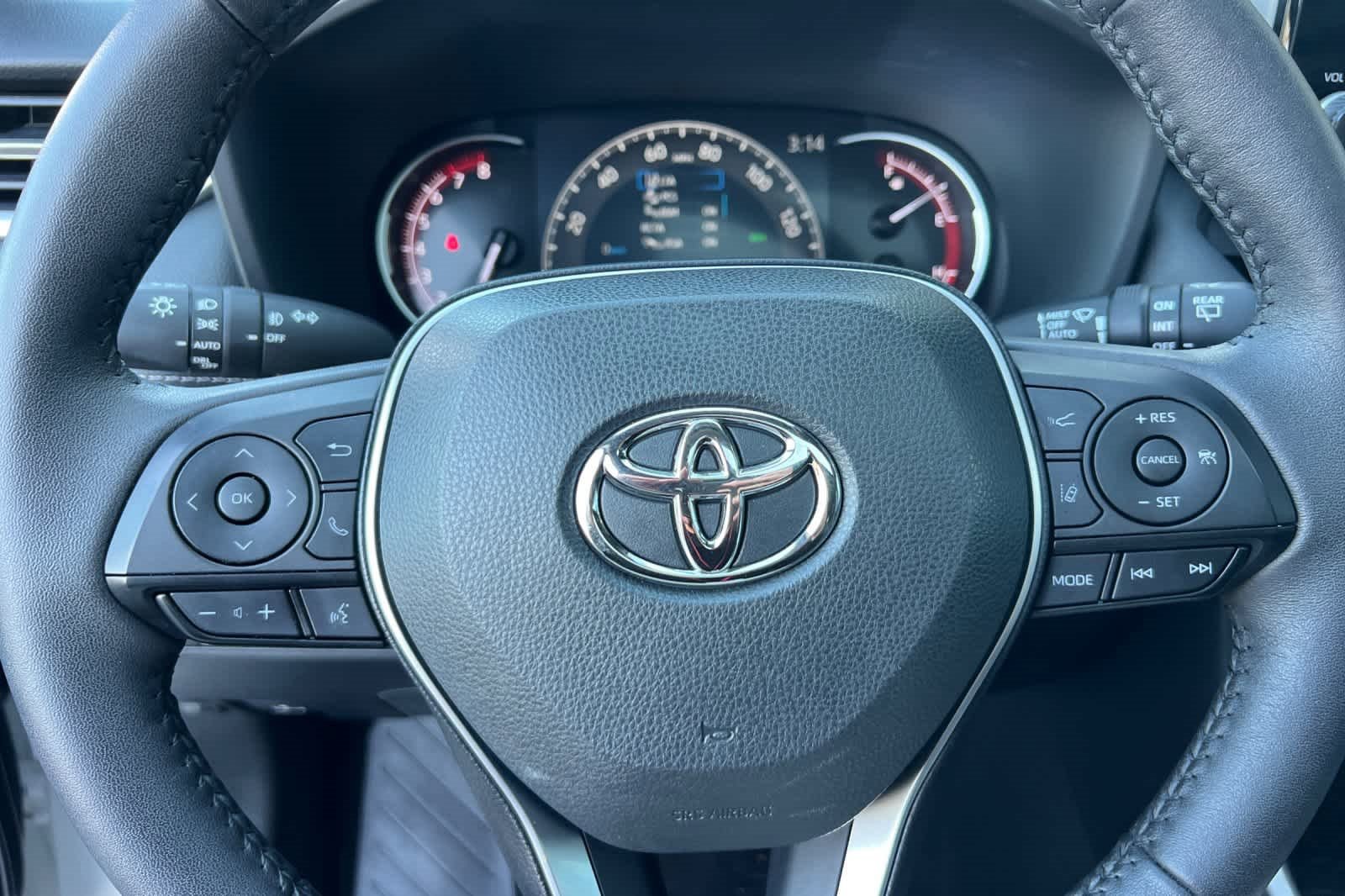 Used 2023 Toyota RAV4 XLE Premium image 23