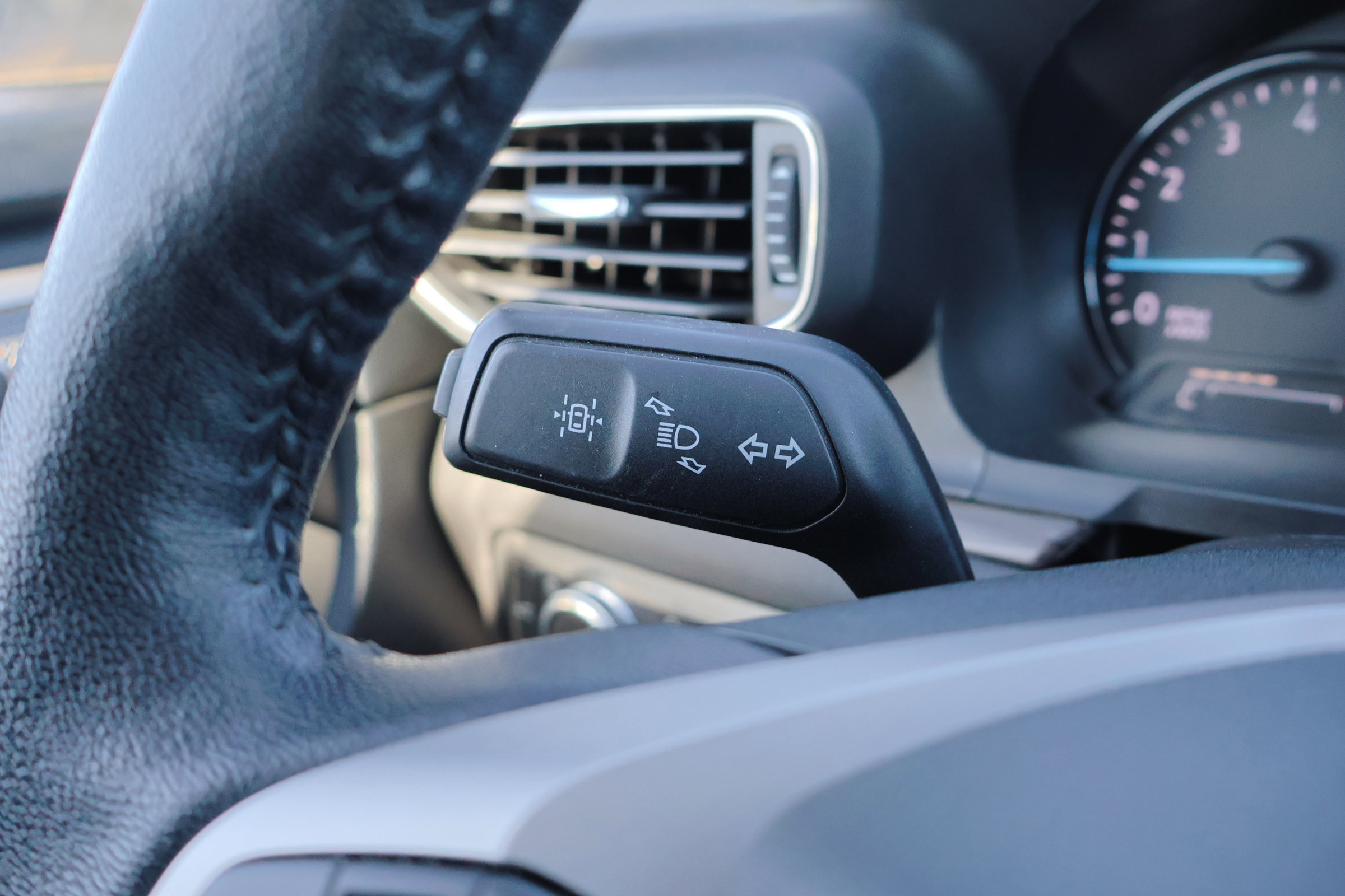 Certified 2022 Ford Explorer Limited w/ Equipment Group 301A image 19