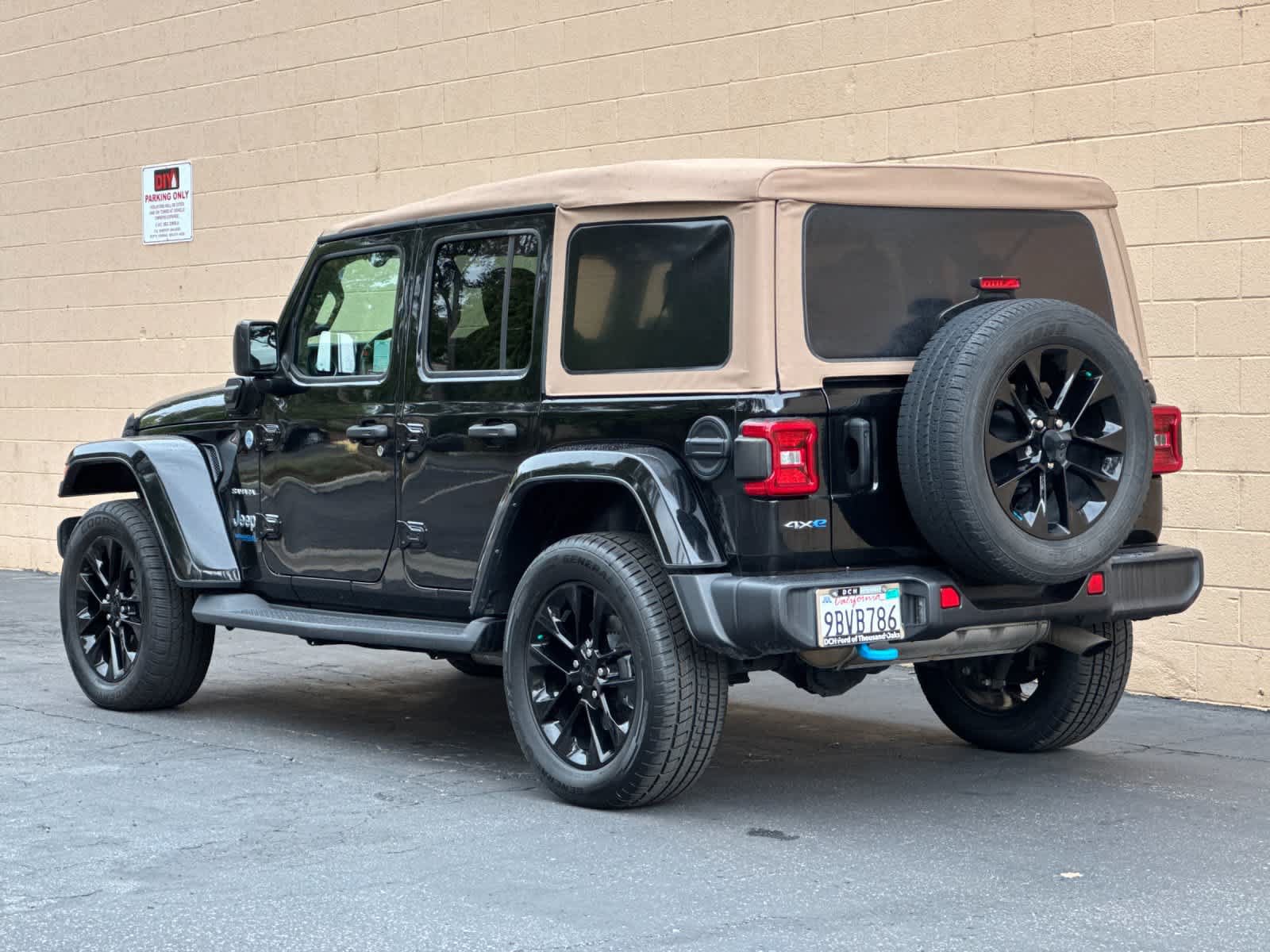 Used 2022 Jeep Wrangler Unlimited Sahara AWD/4WD image 6