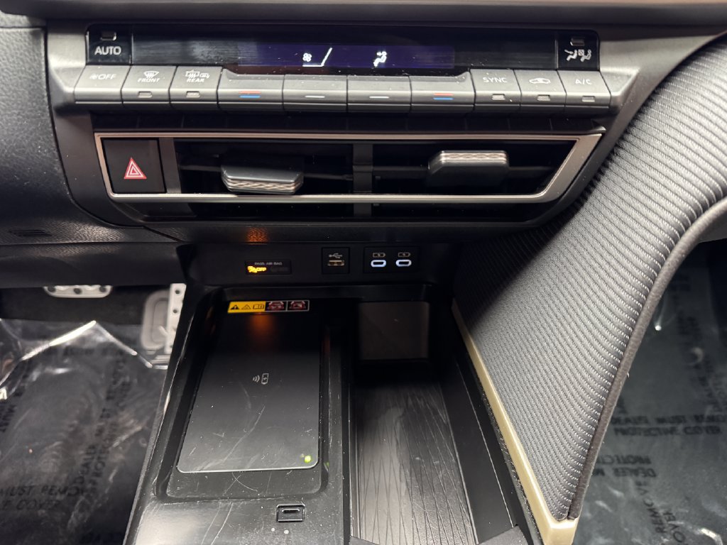 Used 2025 Toyota Camry SE FWD image 19
