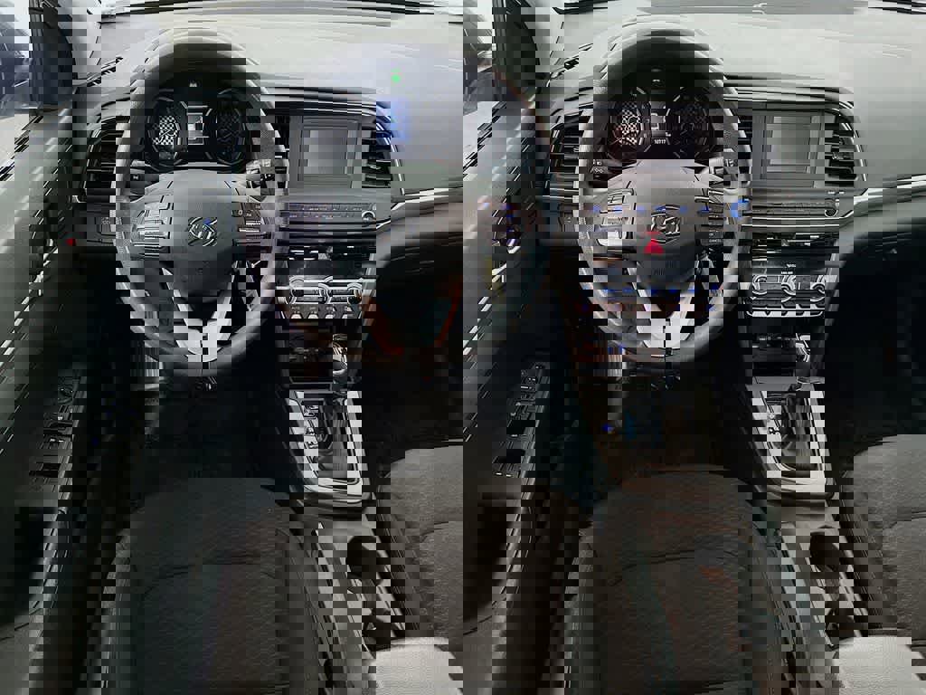 Used 2020 Hyundai Elantra SE w/ Cargo Package (C1) image 13