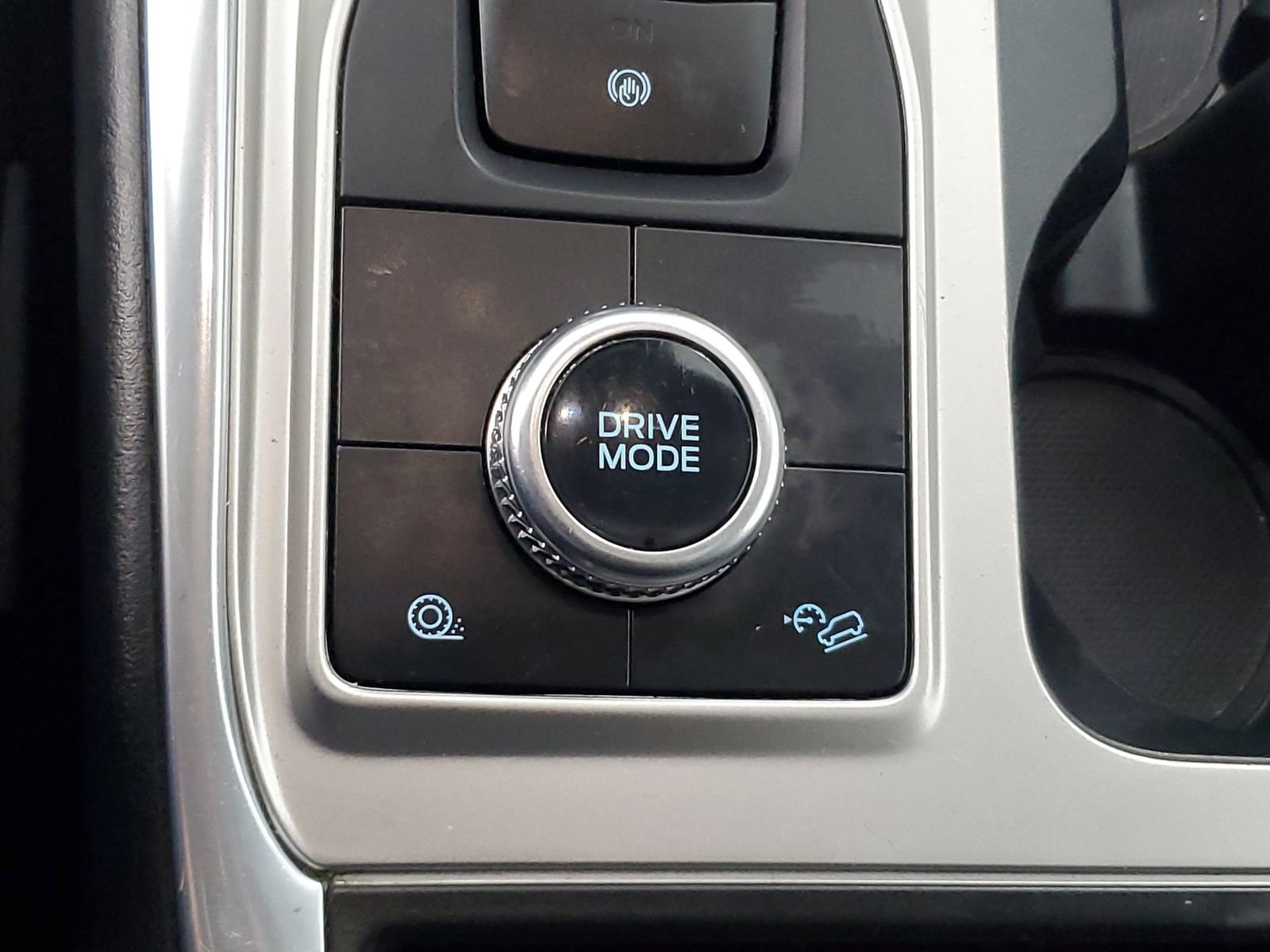 Certified 2020 Ford Explorer Limited w/ Hybrid Equipment Group 310A AWD/4WD image 29