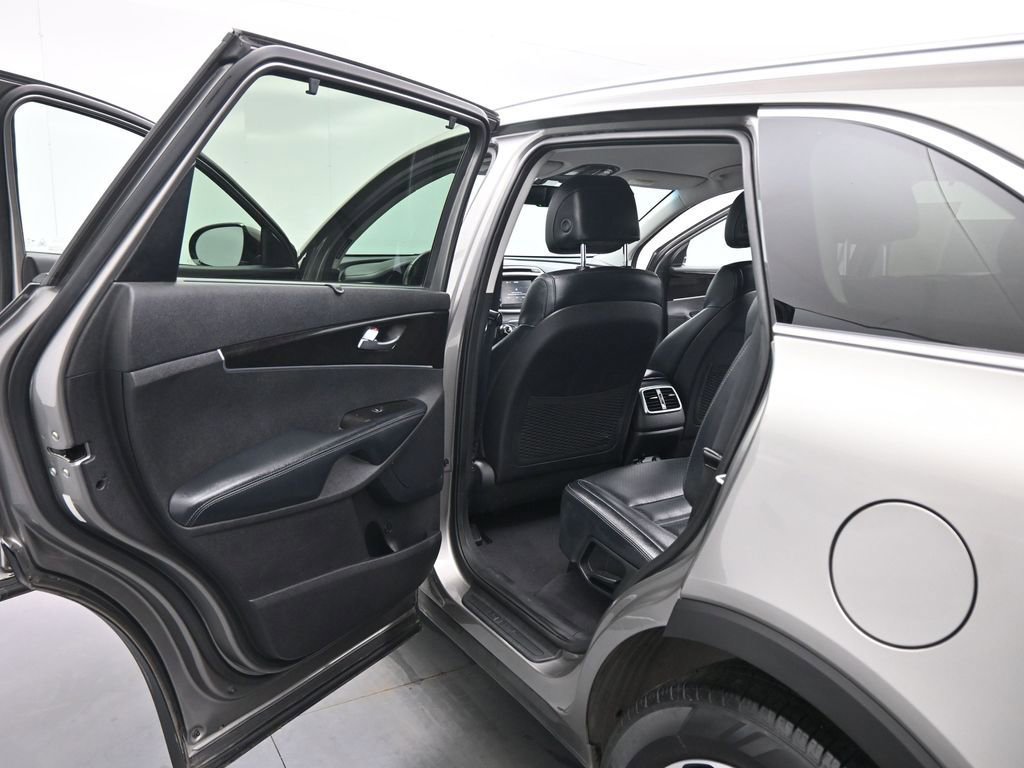 Used 2017 Kia Sorento EX image 17
