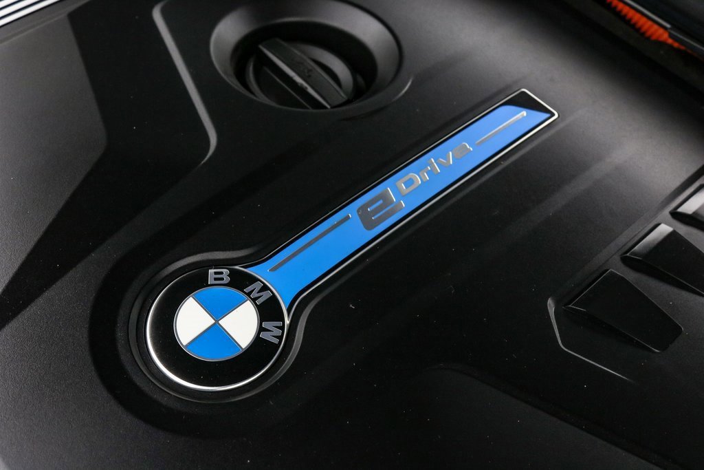 Used 2020 BMW 530e w/ M Sport Package image 14