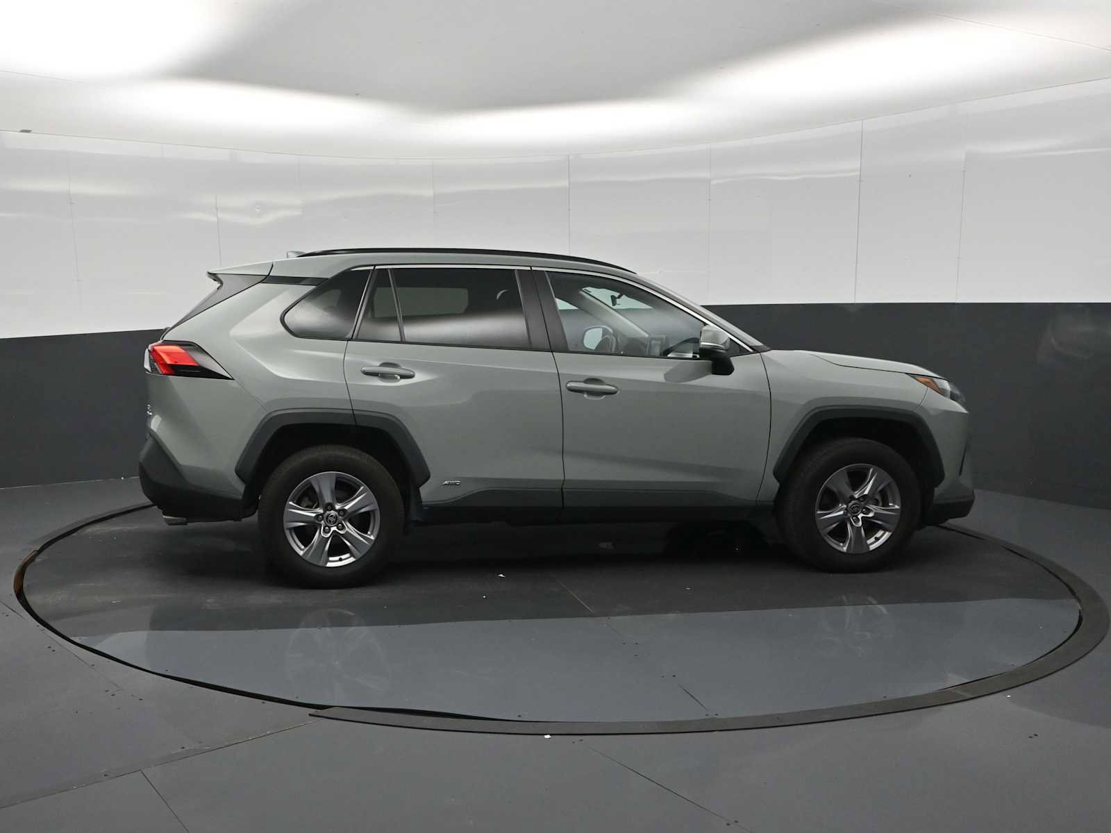 Used 2022 Toyota RAV4 XLE w/ XLE Grade Weather Package AWD/4WD image 2