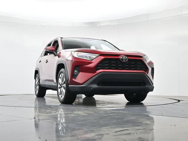 Used 2020 Toyota RAV4 XLE Premium FWD image 32
