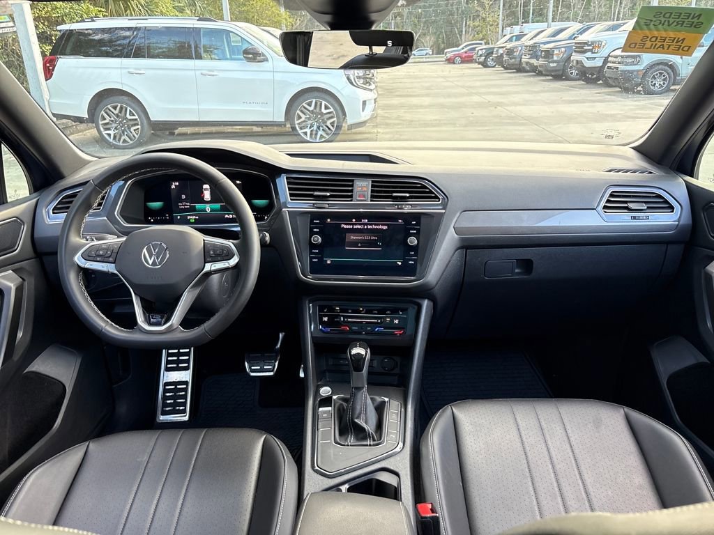 Used 2023 Volkswagen Tiguan SE R-Line image 11