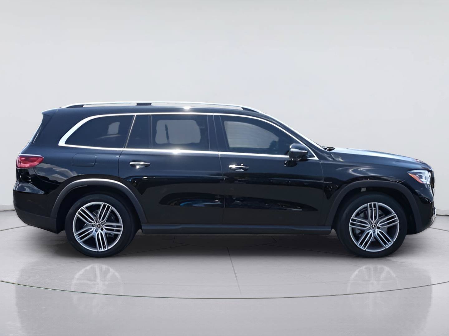 Used 2025 Mercedes-Benz GLS 450 4MATIC image 5