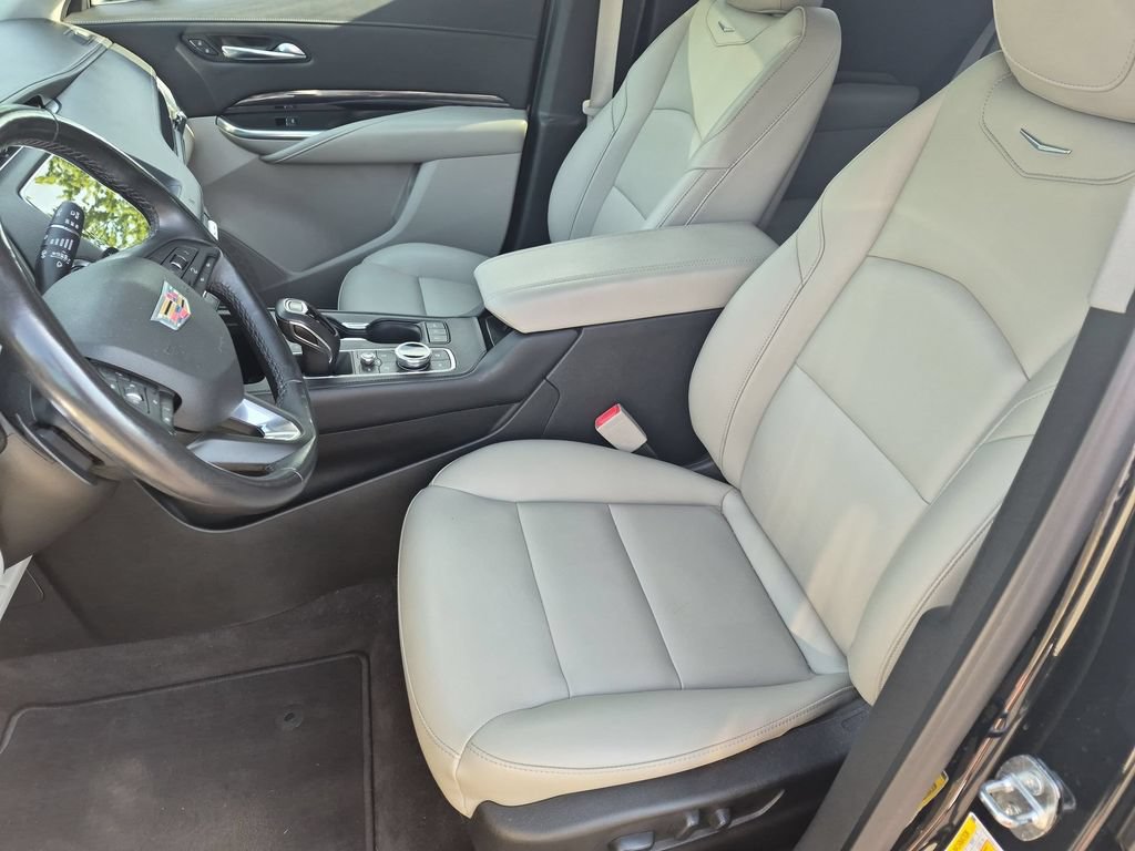 Used 2019 Cadillac XT4 Luxury w/ Cold Weather Package FWD image 15