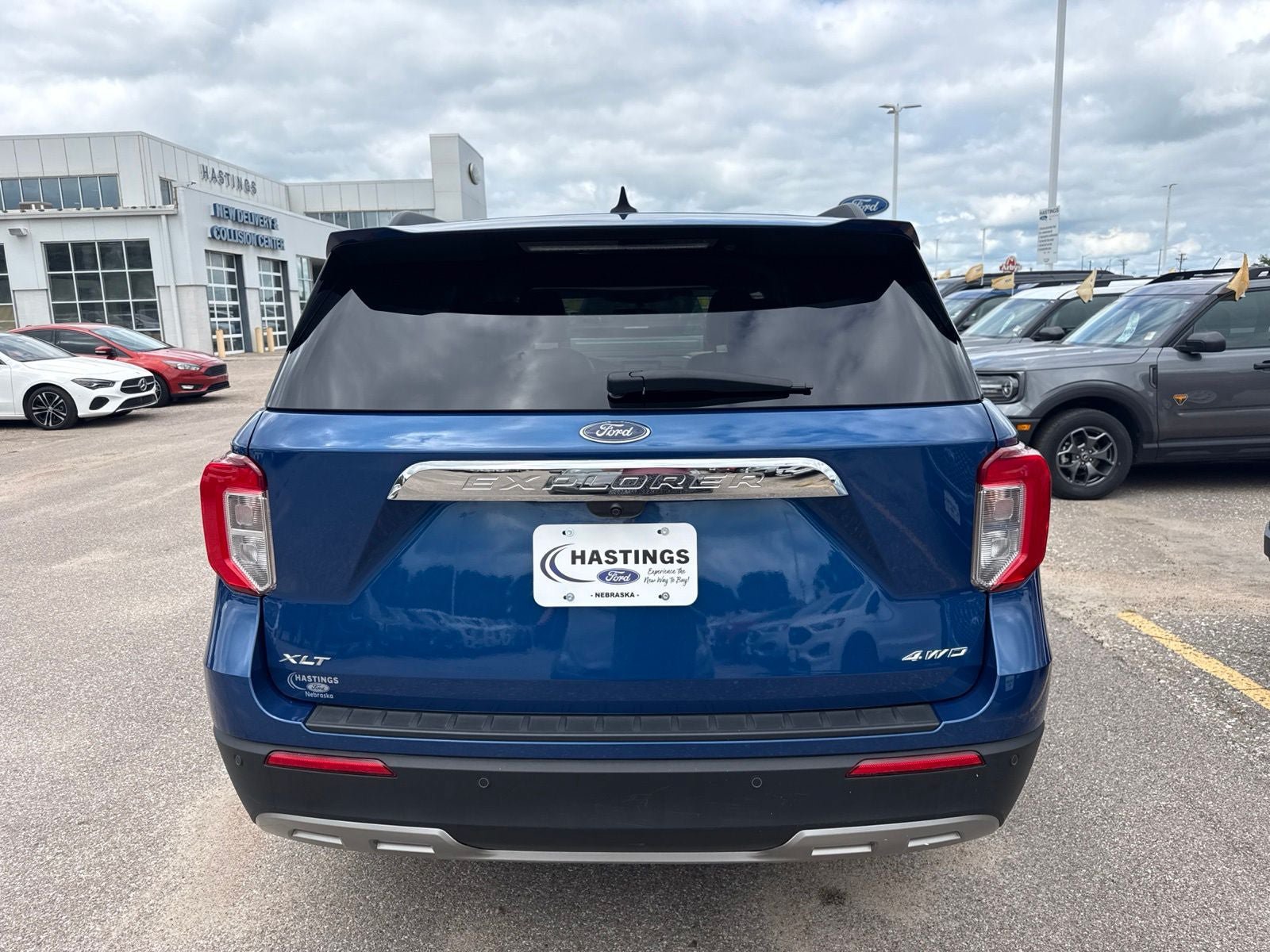 Certified 2023 Ford Explorer XLT w/ Equipment Group 202A AWD/4WD image 4