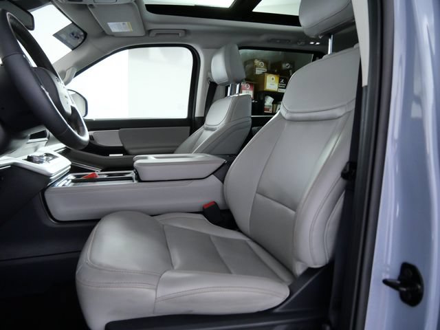 Certified 2025 Ford Expedition Active AWD/4WD image 17