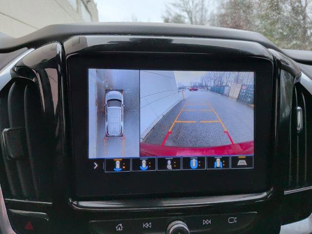 Used 2020 Chevrolet Traverse LT w/ LT Premium Package image 24