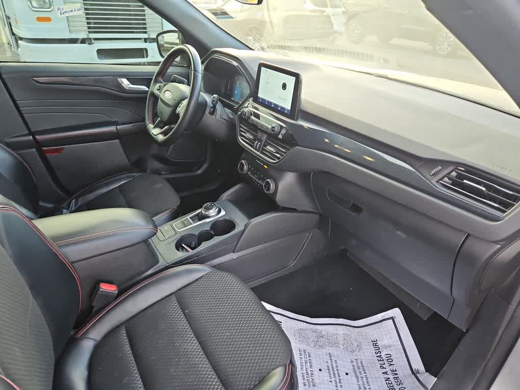 Certified 2024 Ford Escape ST-Line Select AWD/4WD image 13