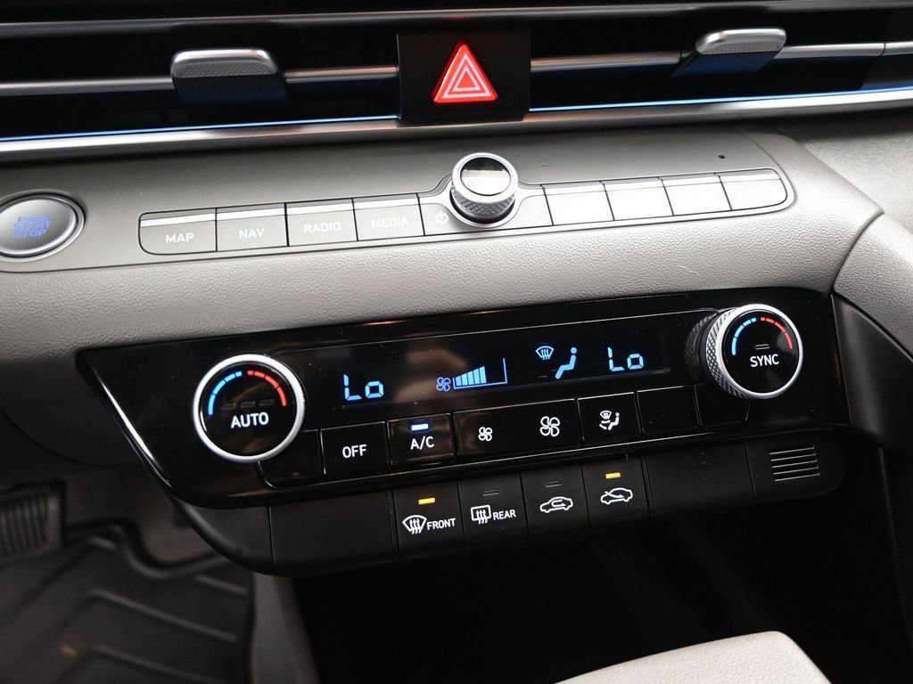 Used 2024 Hyundai Elantra SEL image 24