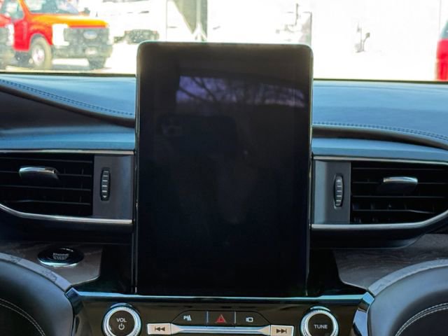 Certified 2021 Ford Explorer Platinum w/ Equipment Group 601A image 14