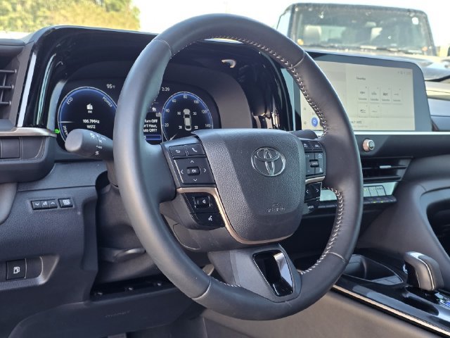 Used 2026 Toyota Crown AWD/4WD image 25
