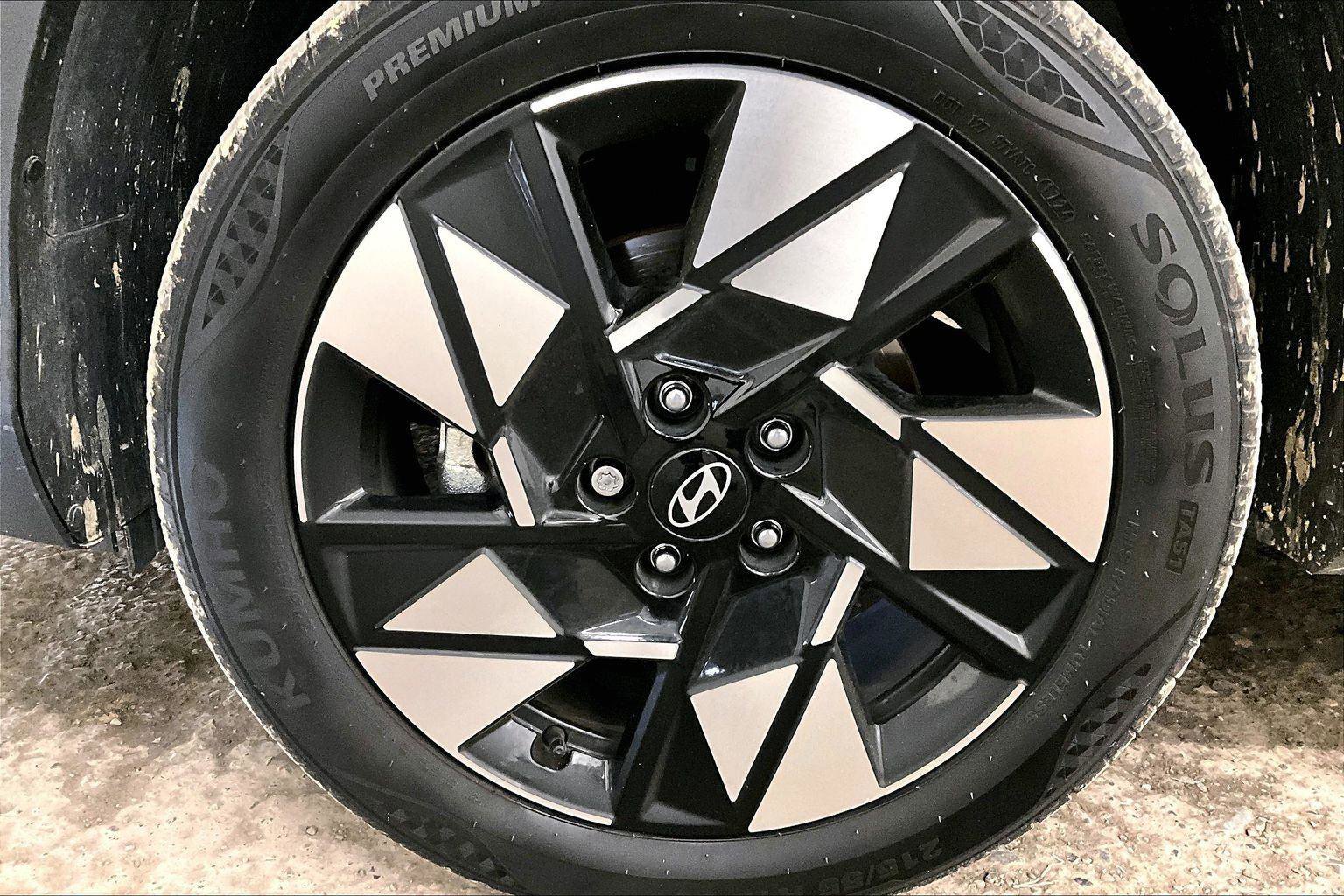 Used 2025 Hyundai Kona SEL image 8