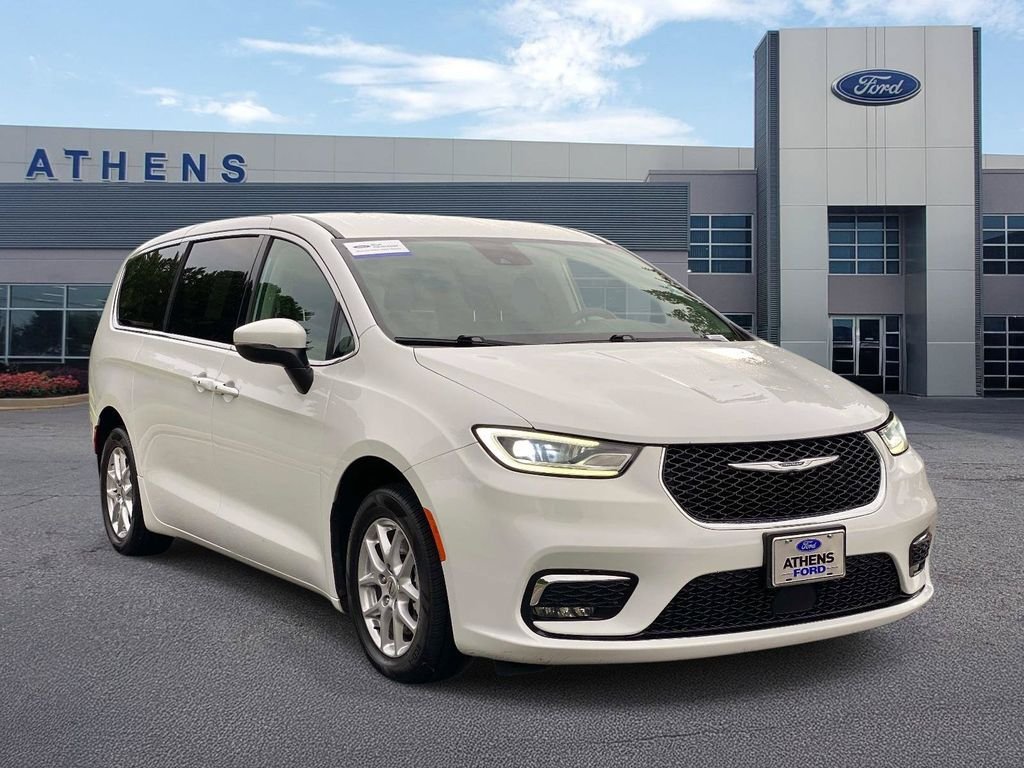 Used 2023 Chrysler Pacifica Touring-L