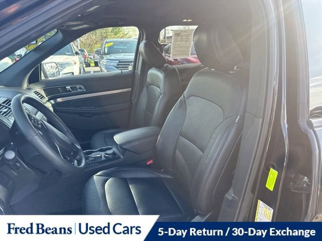 Certified 2018 Ford Explorer XLT w/ Equipment Group 202A AWD/4WD image 19