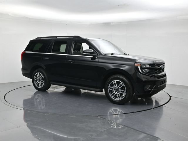 Certified 2025 Ford Expedition Active AWD/4WD image 3