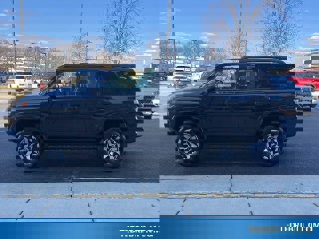 Used 2021 Toyota 4Runner TRD Off-Road Premium image 2