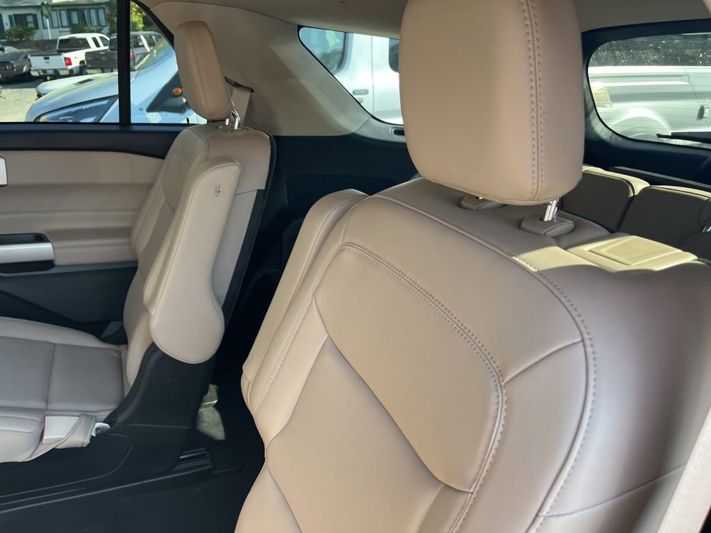 Certified 2022 Ford Explorer XLT w/ Equipment Group 202A image 17