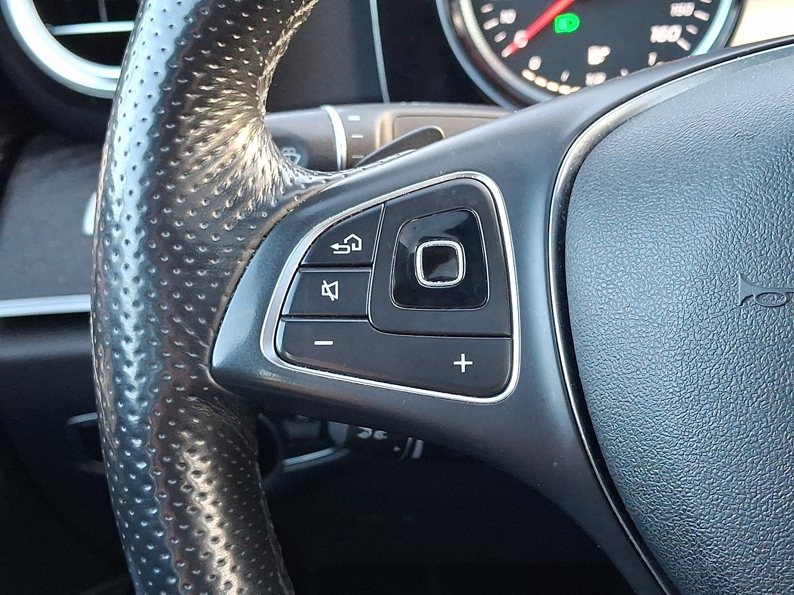 Used 2018 Mercedes-Benz E 300 4MATIC image 25