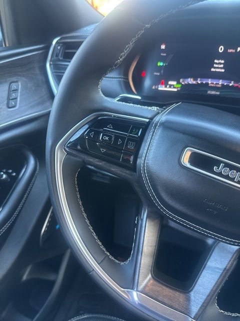 Used 2023 Jeep Grand Cherokee Overland AWD/4WD image 24