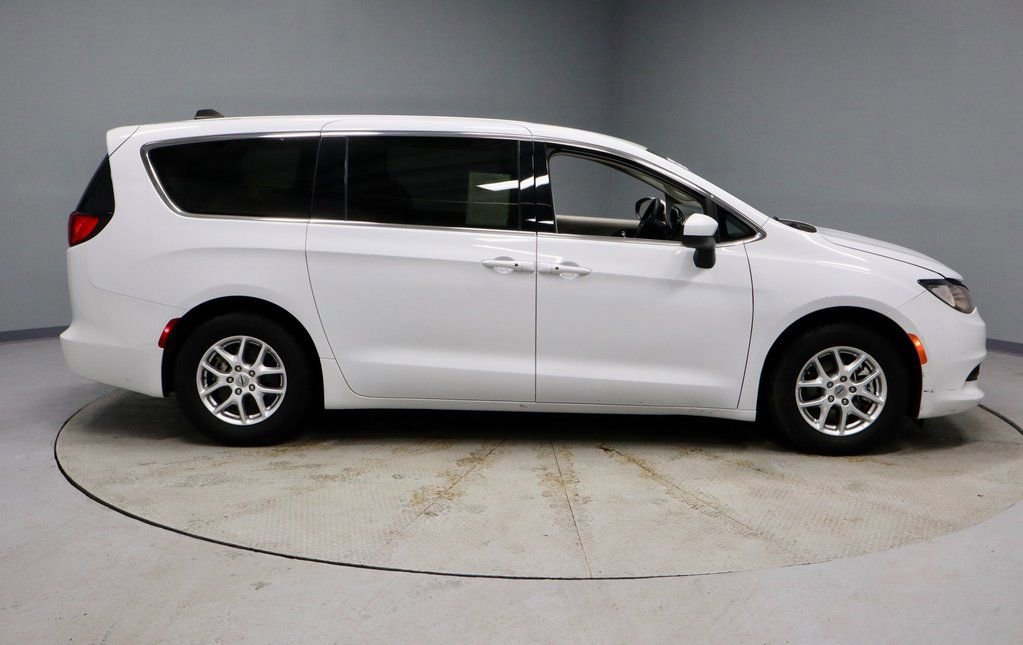 Used 2023 Chrysler Voyager LX image 6