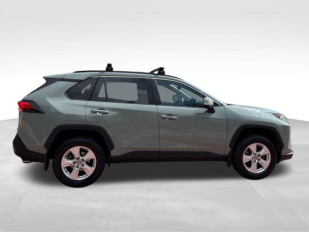 Used 2021 Toyota RAV4 XLE AWD/4WD image 10