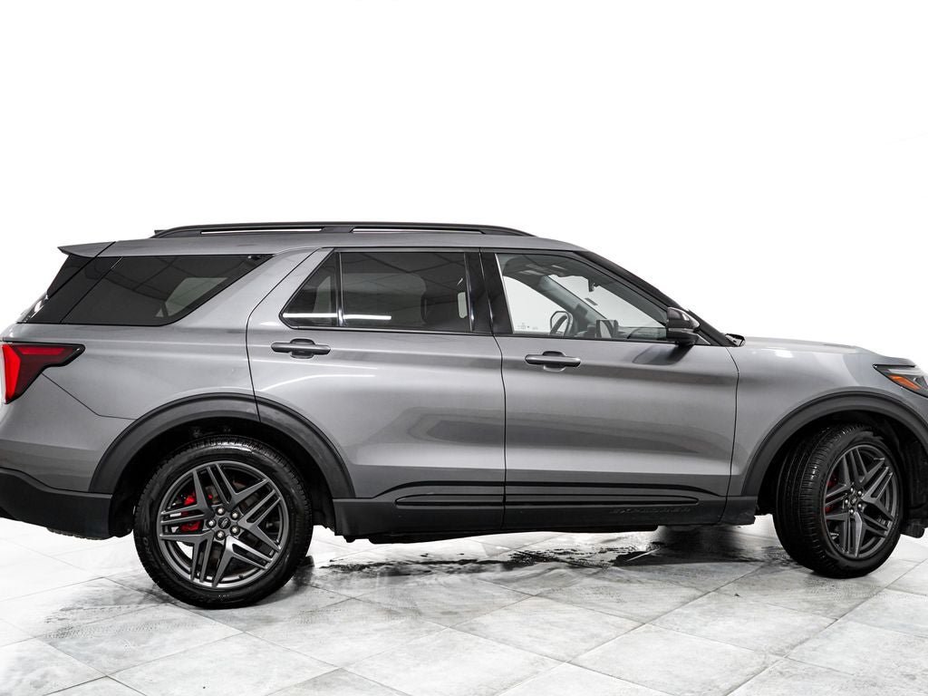 Certified 2025 Ford Explorer ST AWD/4WD image 7