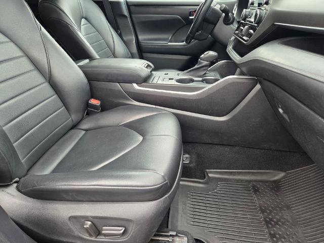 Used 2021 Toyota Highlander XLE FWD image 9