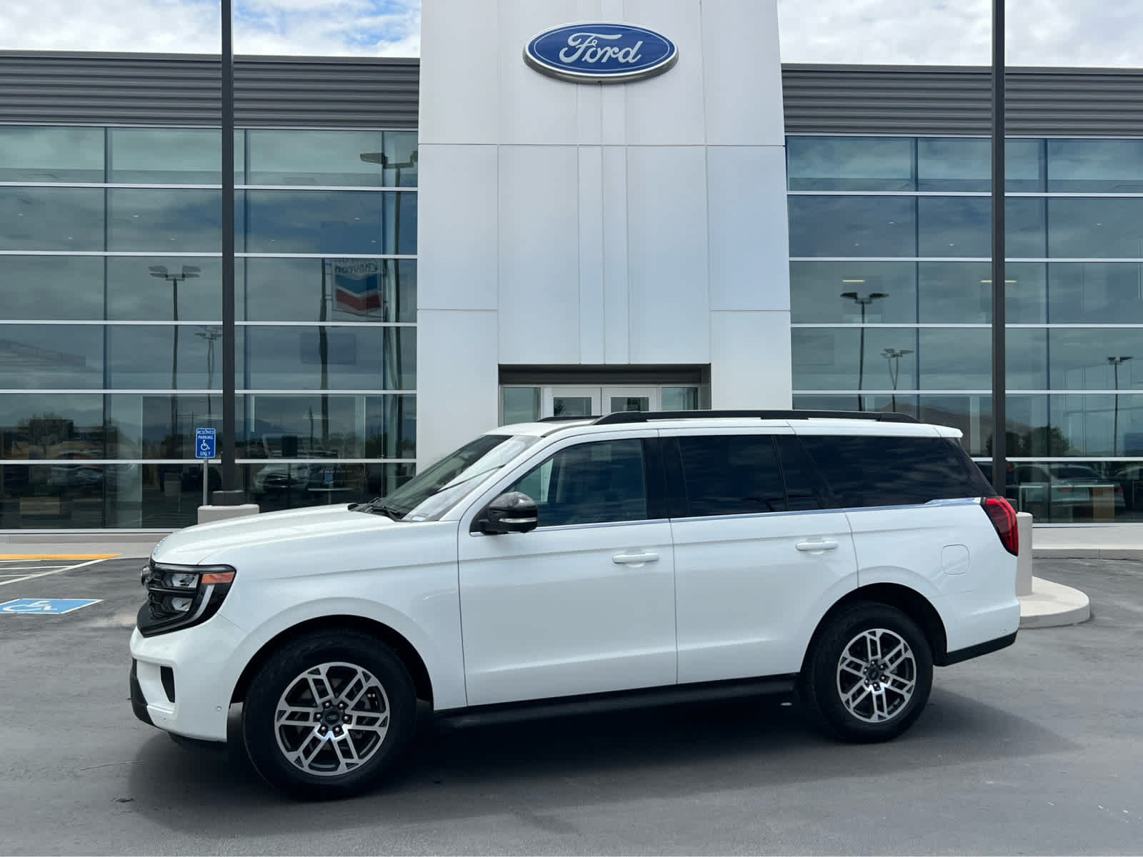 Certified 2025 Ford Expedition Active AWD/4WD image 1