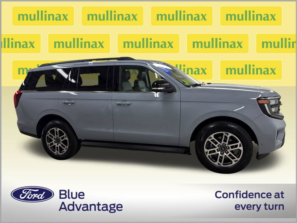 Certified 2025 Ford Expedition Active RWD image 2