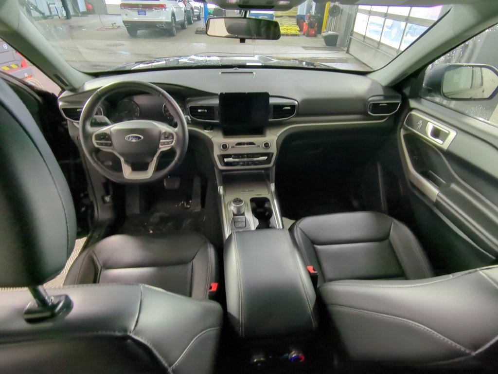 Certified 2022 Ford Explorer XLT w/ Equipment Group 202A image 15