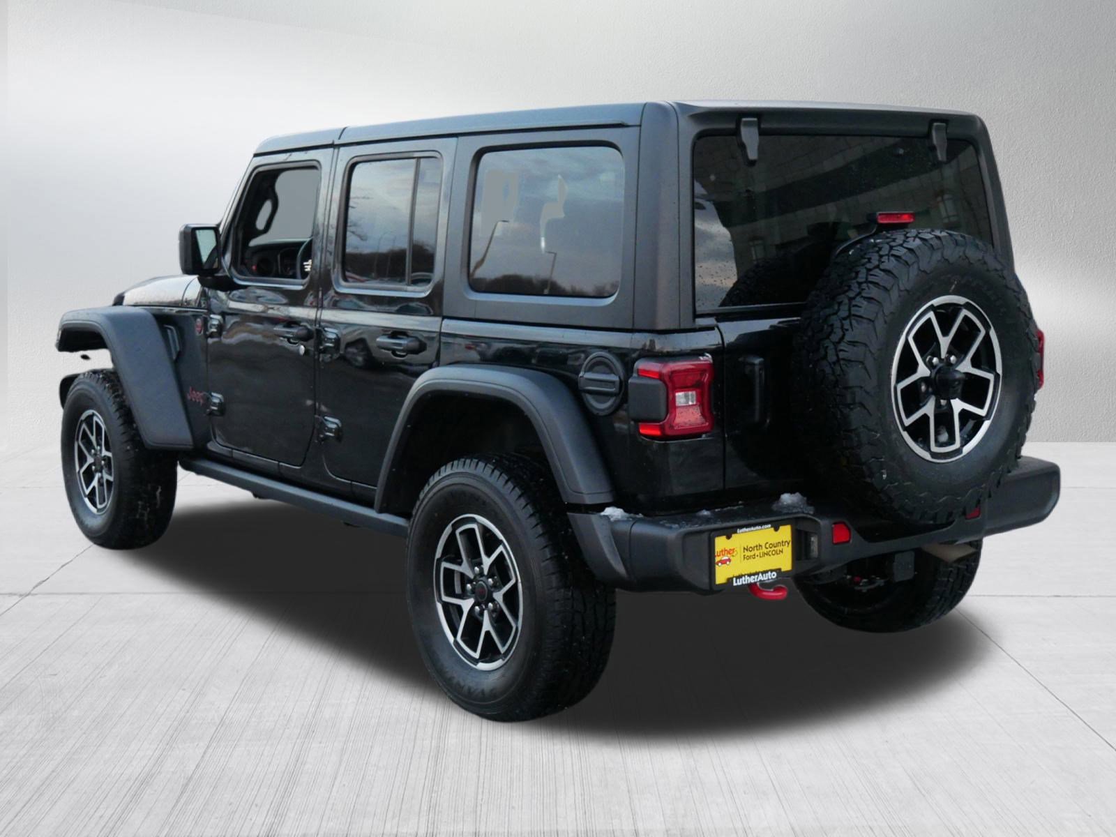 Used 2024 Jeep Wrangler Rubicon image 3