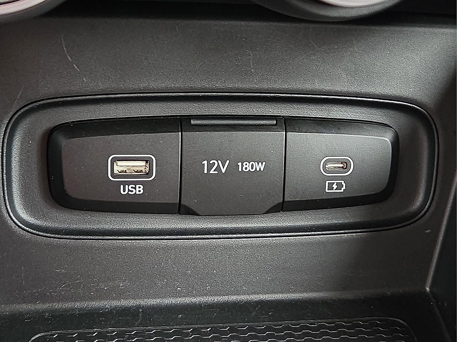 Used 2025 Hyundai Venue SE image 17