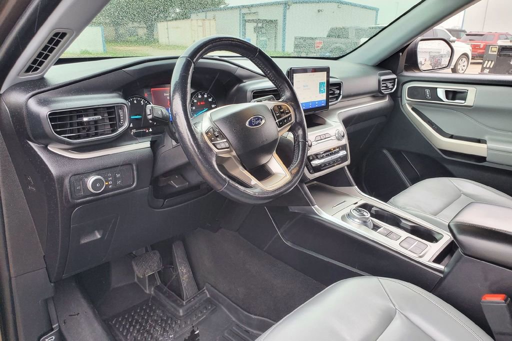 Certified 2021 Ford Explorer XLT w/ Equipment Group 202A RWD image 9