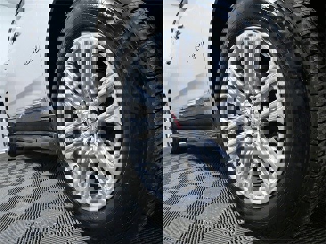 Used 2024 GMC Yukon XL SLT w/ SLT Premium Package image 7