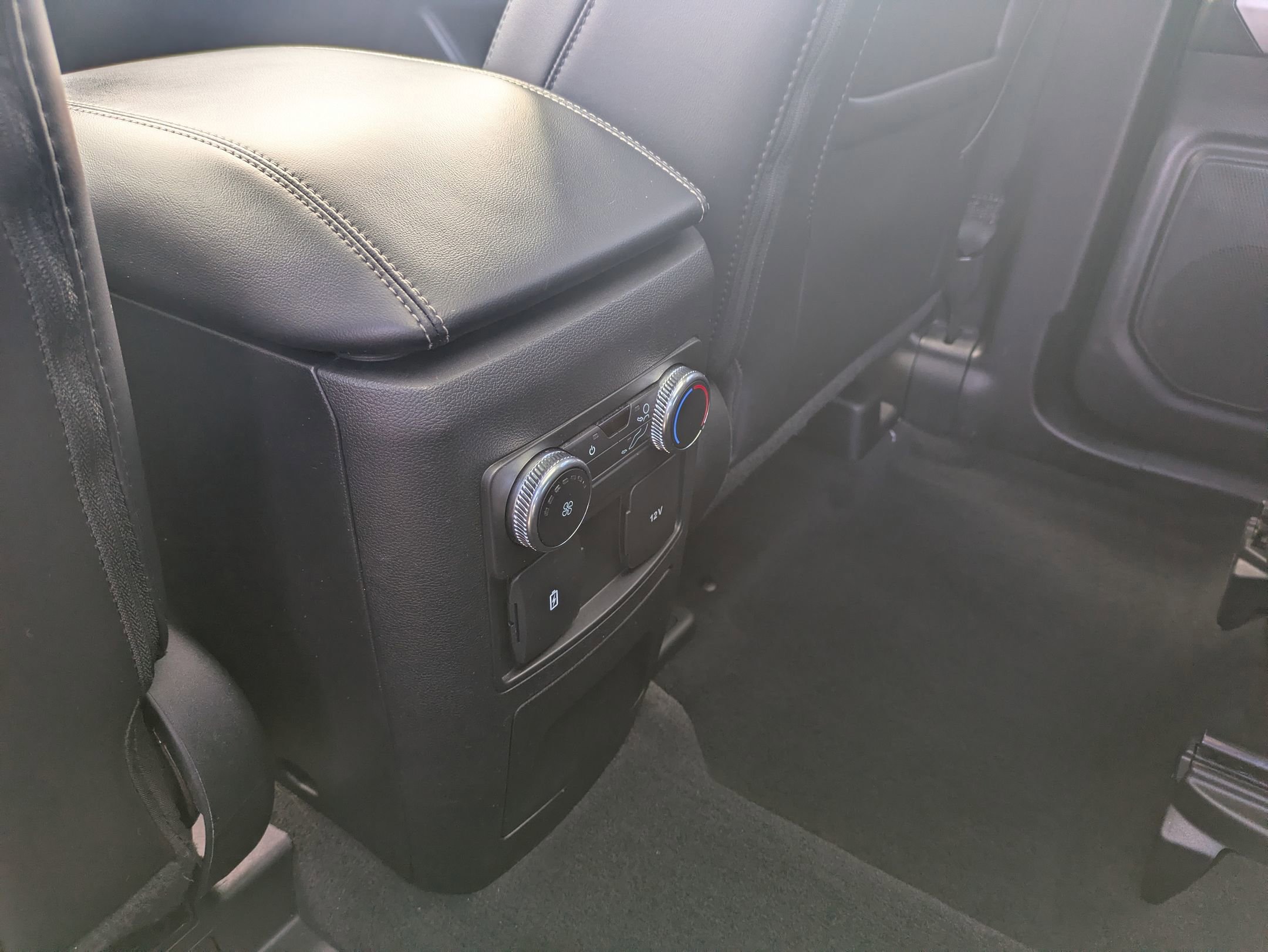 Certified 2022 Ford Explorer XLT w/ Equipment Group 202A image 29