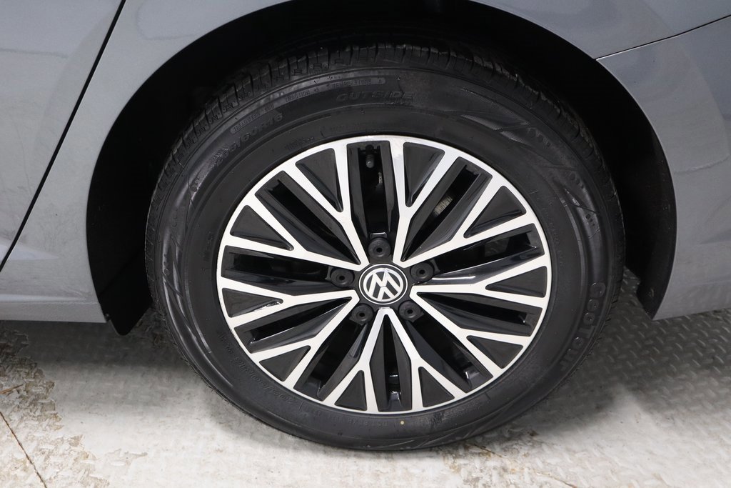 Used 2021 Volkswagen Jetta SE w/ SE Cold Weather Package image 18