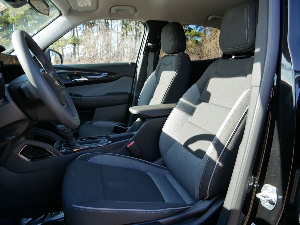 Used 2025 Chevrolet TrailBlazer LS w/ LS Convenience Package image 14