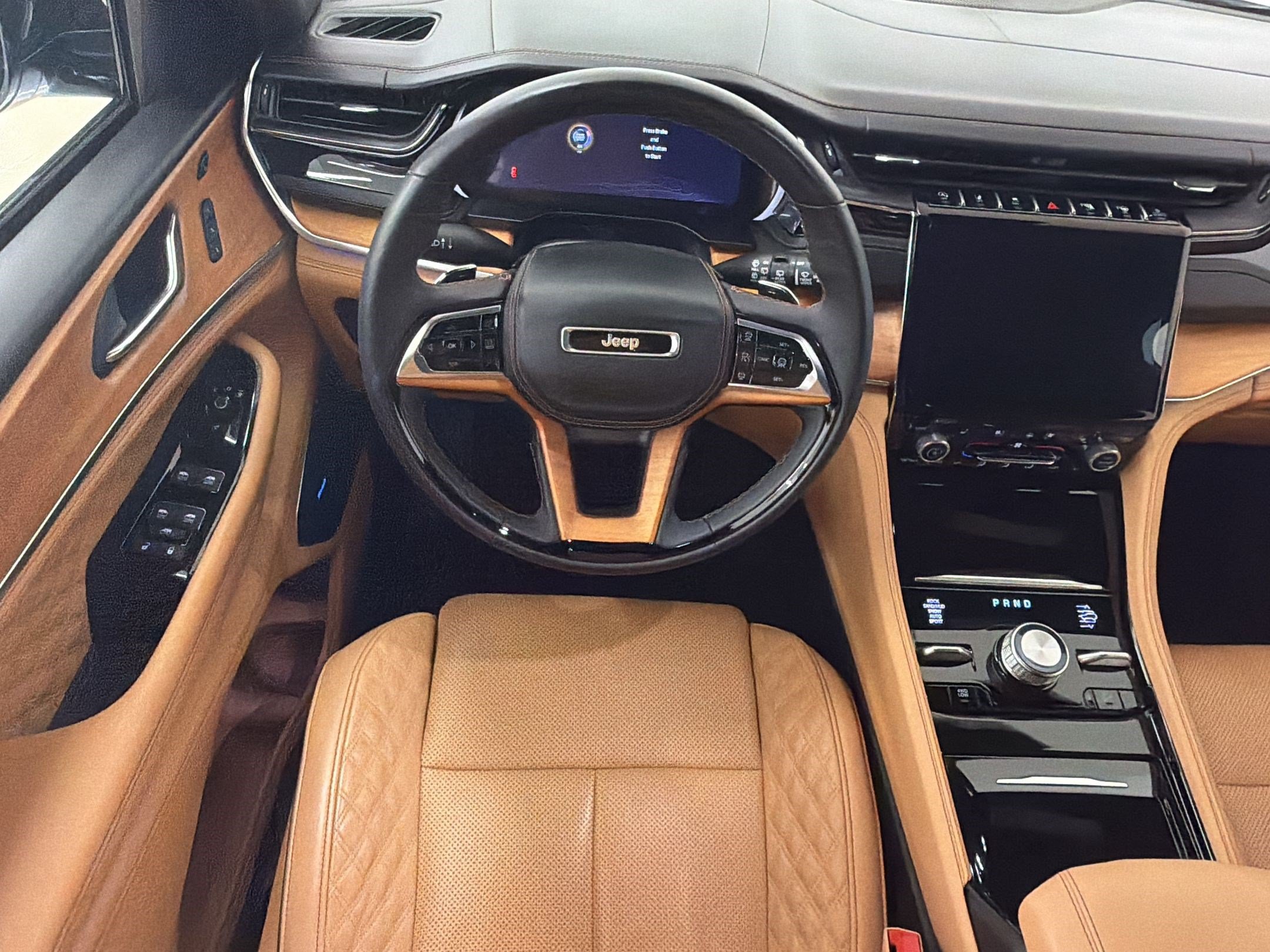 Used 2025 Jeep Grand Cherokee L Summit AWD/4WD image 4