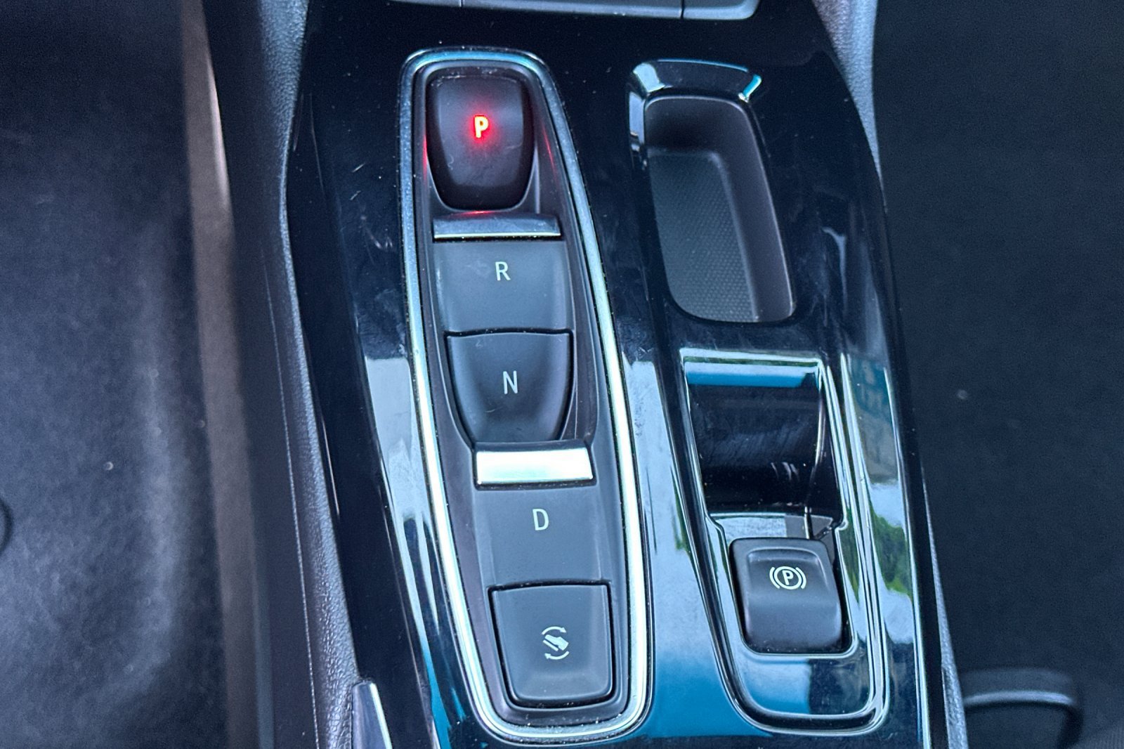 Used 2022 Chevrolet Bolt LT w/ Infotainment Package FWD image 24