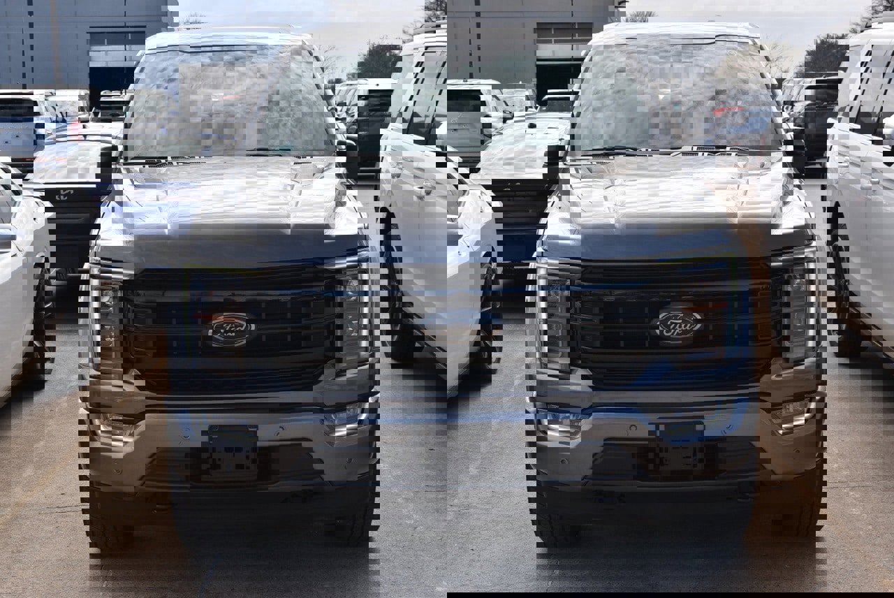 Certified 2022 Ford F150 Platinum w/ Equipment Group 701A High image 3